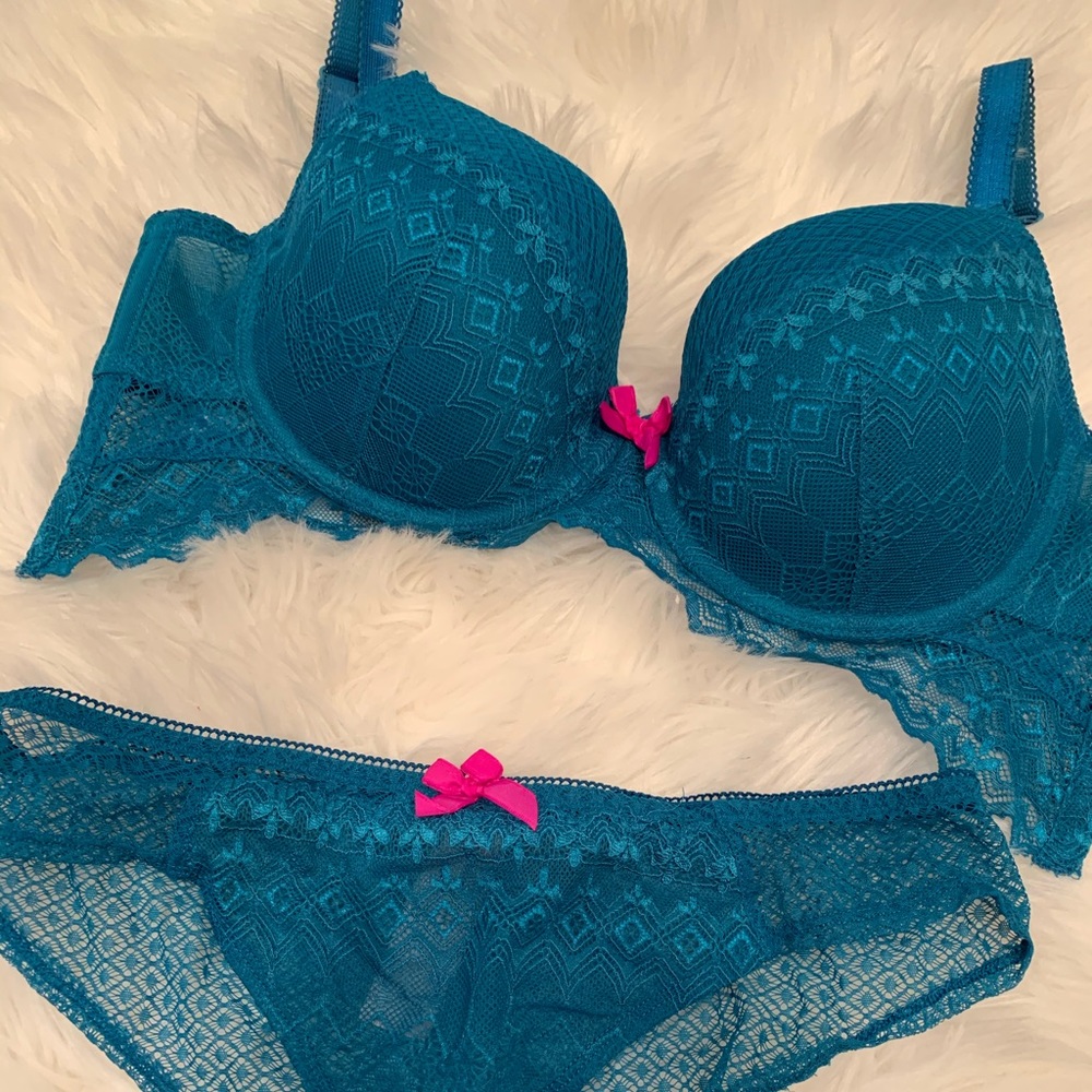 🦋Blue lace lingerie set NWOT🦋